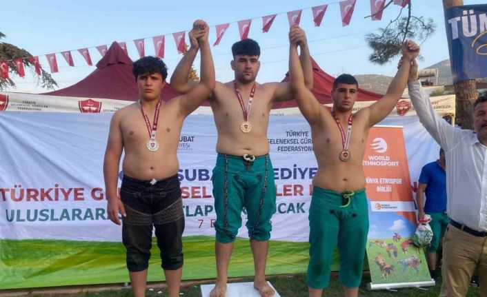 Karakucak güreşlerinde Erzincanlı sporculardan 1 birincilik, 1 ikincilik