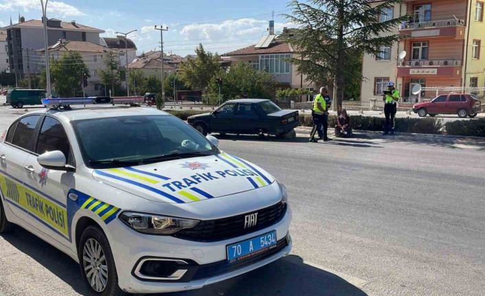 Karaman’da karşı şeride geçen otomobilin tekeri koptu