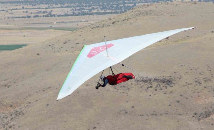 Karapınar Göktepe, Uluslararası Yelken Kanat Şampiyonası’na ev sahipliği yapıyor
