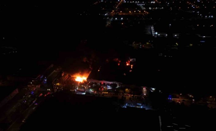 Kayseri’de fabrika yangını 4 saattir sürüyor