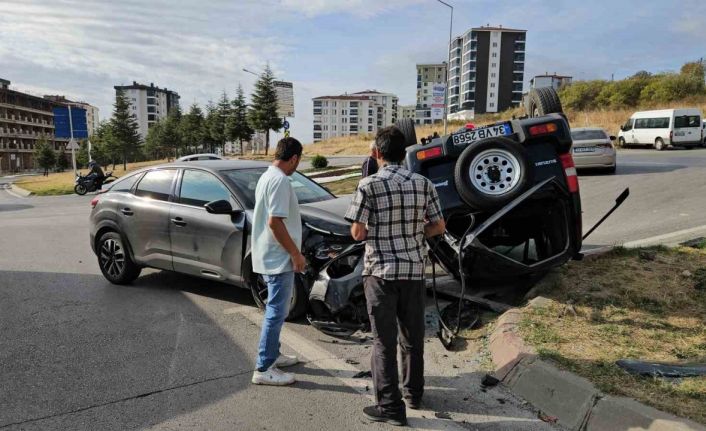 Kaza yapan otomobil takla attı: Şans eseri yaralanan olmadı