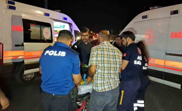 Kazada yaralanan genç kız acılar içinde kıvranırken, otomobil sürücüsü olay yerinden kaçtı