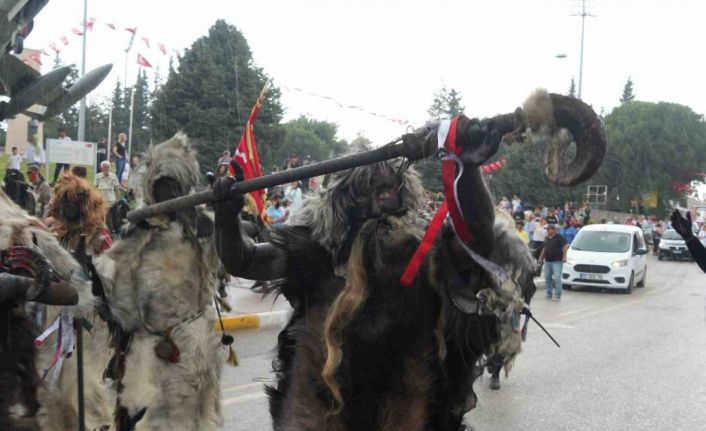 Keçi kılından bıyık, baca kurumundan boya