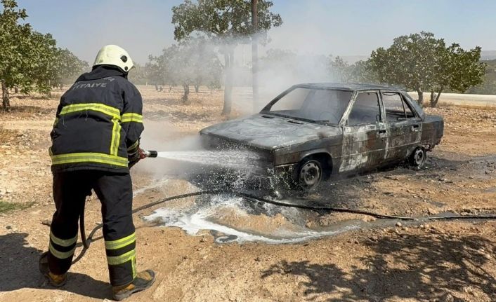 Kendi otomobilini ateşe verdi