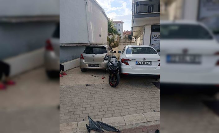 Keşan’da 4 otomobile çarpan motosiklet sürücüsü yaralandı