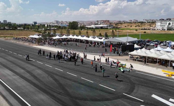 Kıbrıs çıkartması kahramanı Cengiz Topel’in ismini taşıyan İHA ve model uçak pisti törenle açıldı