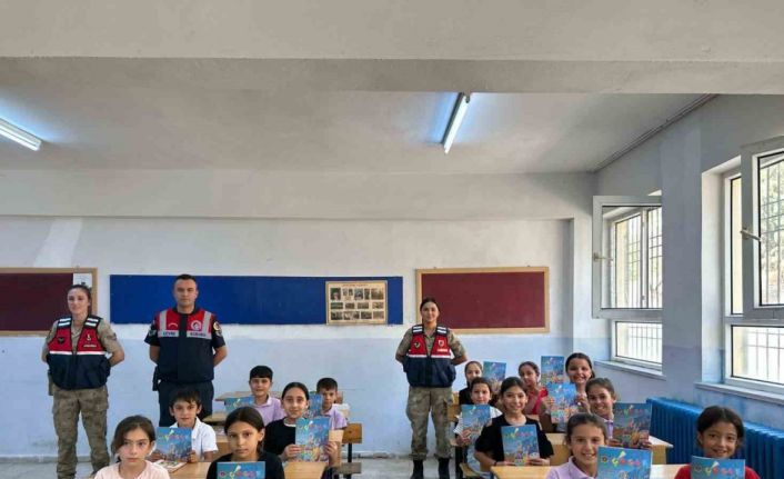 Kilis’te jandarma ekipleri öğrencilerle buluştu