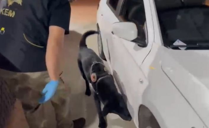 Kiralık araçla uyuşturucu sevkiyatı yapan baba-oğul yakalandı