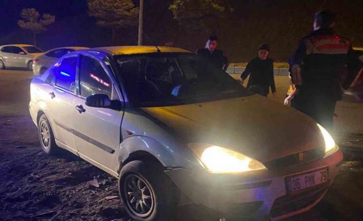 Kırıkkale’de otomobil refüje çarptı: 4 yaralı