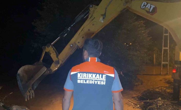 Kırıkkale’yi sağanak vurdu: Dereler taştı, ekipler anında müdahale etti