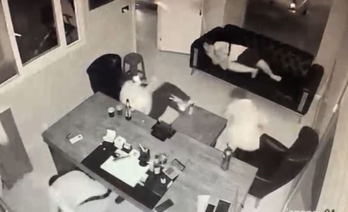 Kıskançlık yüzünden tetikçi tutmuş: Kurşunlar havada gezdi, içerde olanlar panik yaşadı