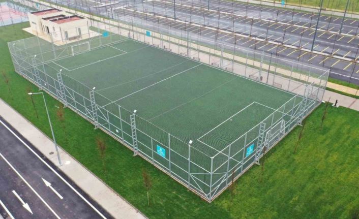 Kocaeli’ye 11 yeni futbol sahası kazandırıldı