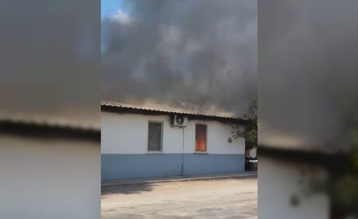 Kumluca’da yaşlı kadının yalnız yaşadığı ev yandı