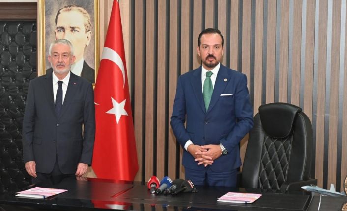 Kürşad Zorlu’dan Özgür Özel’e gönderme: "Sayın Özel balıkçılığı önemsiyorsa İzmir Körfezi’ne gidip bir baksın"