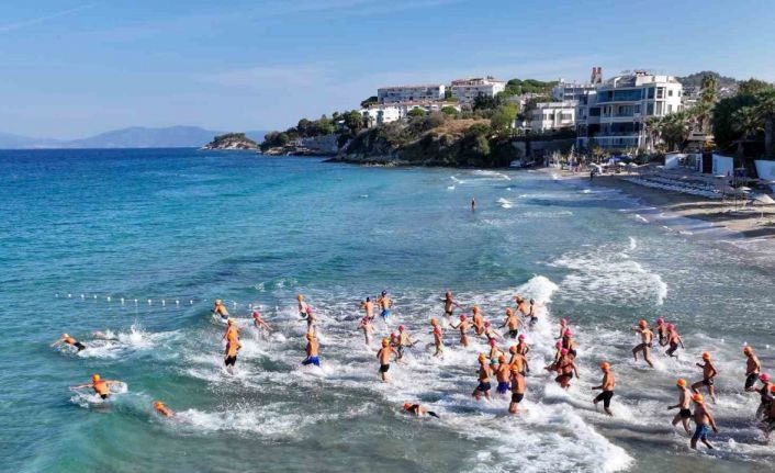 Kuşadası’nda kulaçlar otizmli çocuklar için atıldı