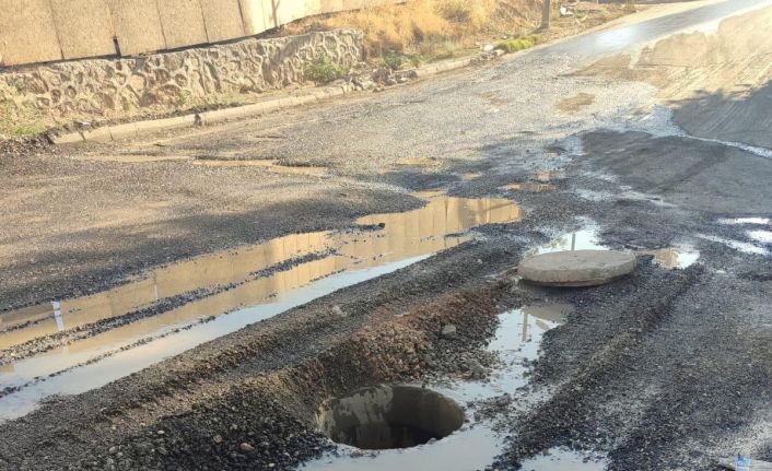 Lağım çukuru tehlike saçıyor
