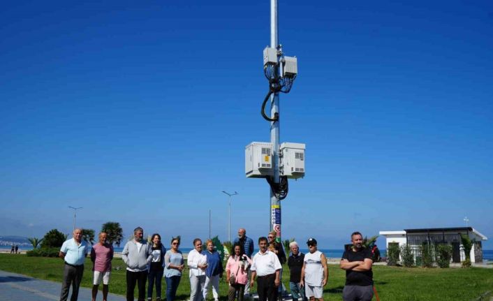 Mahalleli baz istasyonunun taşınmasını istiyor