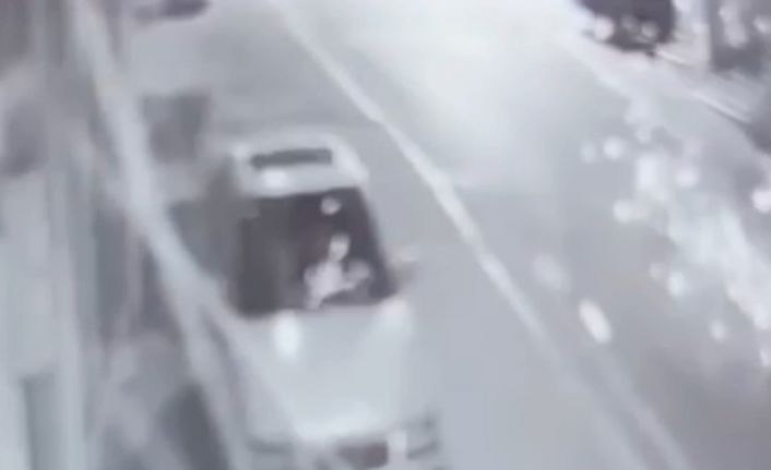 Mahalleyi ayağa kaldıran patlama: Elindekini atıp kaçtı