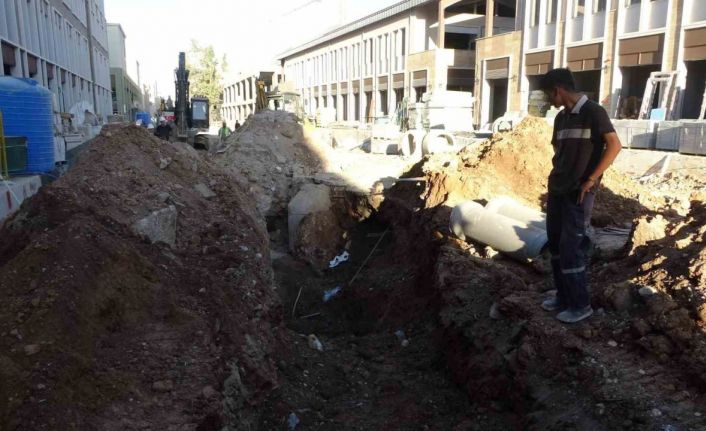 Malatya’da çarşı inşaatında göçük altında kalan işçi kurtarılamadı