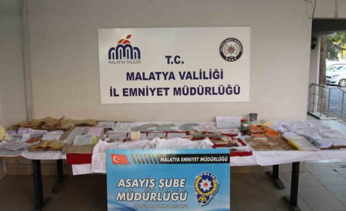 Malatya’da "muska ve büyü" yöntemiyle 27 kişiyi dolandıran 7 şüpheli yakalandı