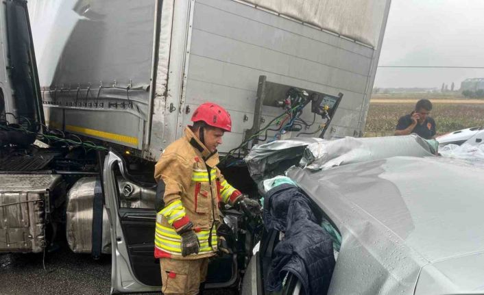 Manisa’da zincirleme kaza: 1 ölü, 2 yaralı