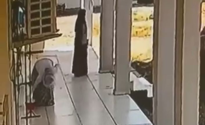 Mardin’de 3 kadının hırsızlık girişimi kameraya yansıdı