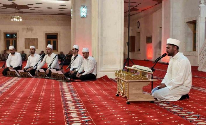 Mardin’de Mevlid Kandili’nde camiler doldu taştı