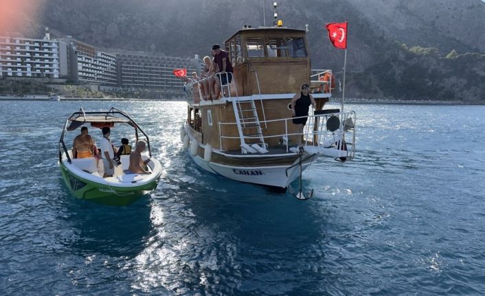 Marmaris’te jet ski ve tur teknesi çarpıştı