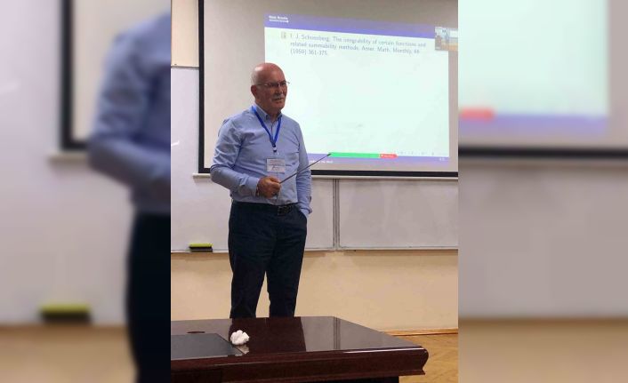 Matematik duayeni Rektör Prof. Dr. Savaş, Matematik kongresinde sunum yaptı