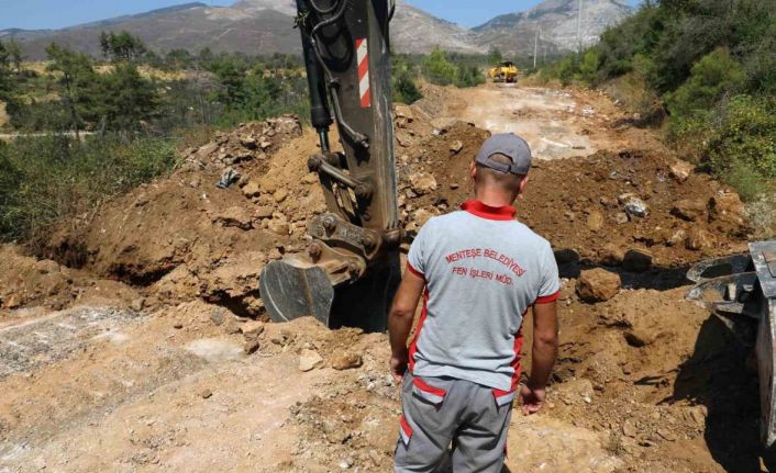 Menteşe’de yol çalışmalarıyla ulaşım güvenliği artıyor