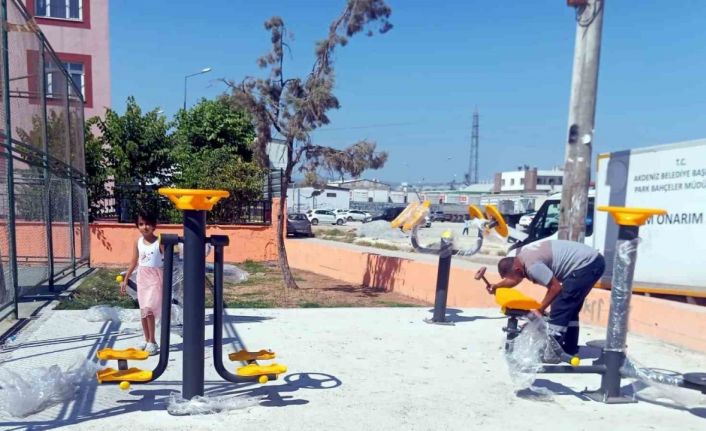 Mersin’de çocuk oyun parklarının eksikleri gideriliyor, yeşil alanlara bakım yapılıyor