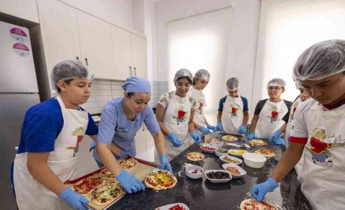 Mersin’de minik şefler yemek yapmayı öğreniyor