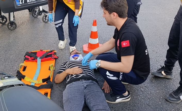 Minibüsün çarptığı motosikletin sürücüsü yaralandı