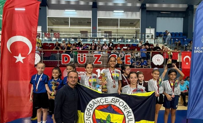 Minik sporcular şampiyon olmak için ter döktü