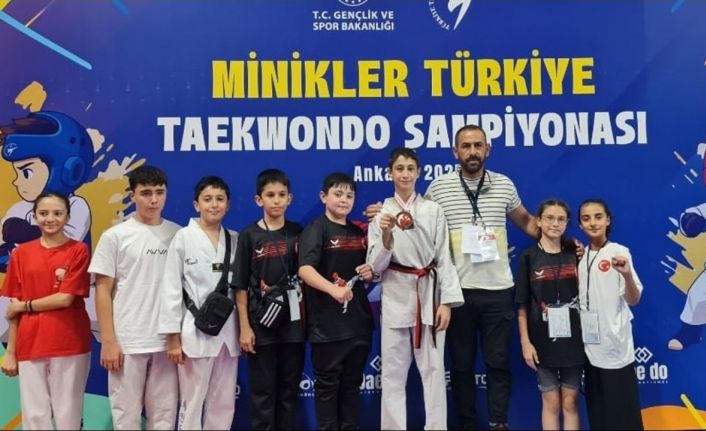Minik taekwondocular Ankara’dan dereceyle döndü