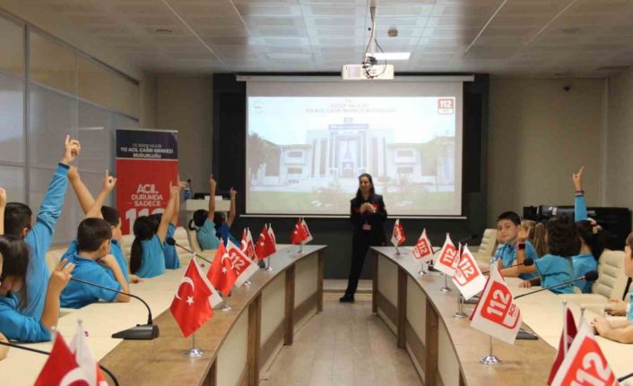 Miniklere "tek acil numara 112" anlatılıyor