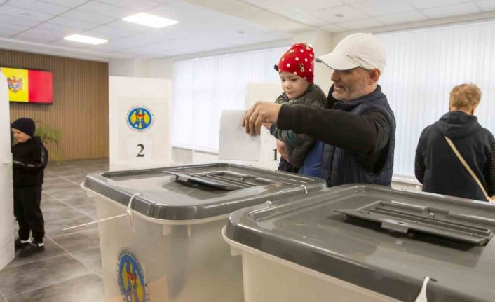 Moldova halkı, genel seçimler için sandık başında
