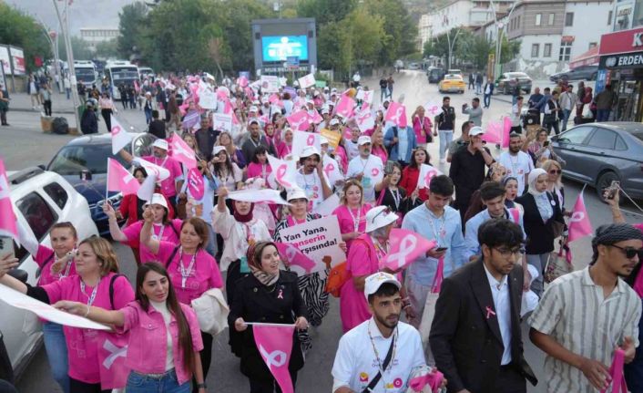 Muş’ta gönüllülerden "kanser farkındalığı" yürüyüşü