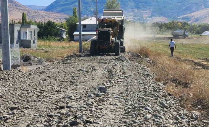 Muş’ta stabilize yol çalışmaları devam ediyor