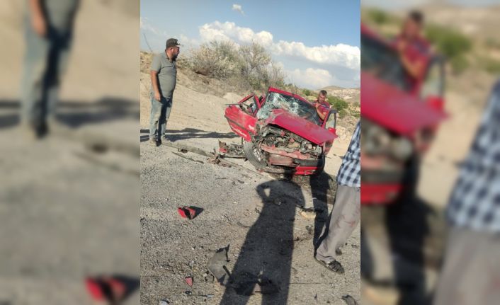 Nevşehir’de otomobil ile minibüs kafa kafaya çarpıştı: 1 ölü, 2 yaralı