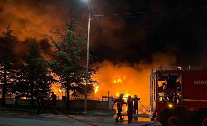 Niğde’de fabrika yangını
