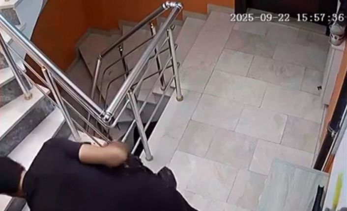 Numaralarına bakıp ayakkabıları çaldı