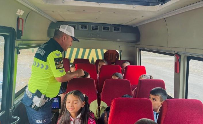 Öğrencilerin güvenliği için emniyet ve trafik tedbirlerini en üst seviyeye çıkarıldı