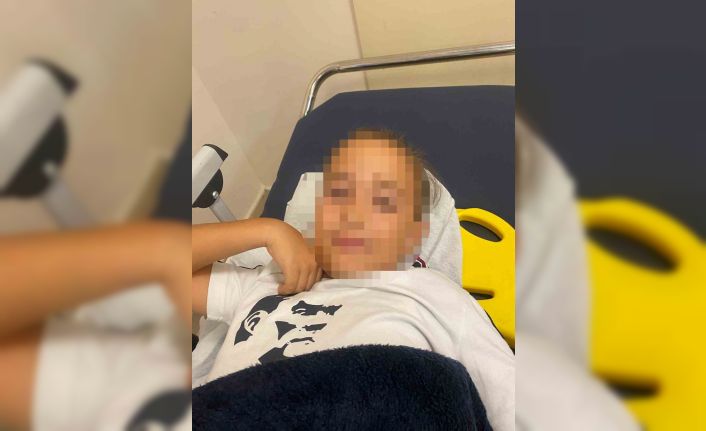 Okul bahçesinde bayrak direği öğrencilerin üzerine devrildi: 1 çocuk yaralandı