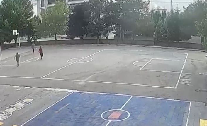 Okul müdüründen hayat kurtaran müdahale