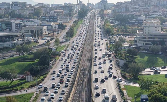 Okullar açıldı, Bursa trafiğinde yoğunluk yaşandı
