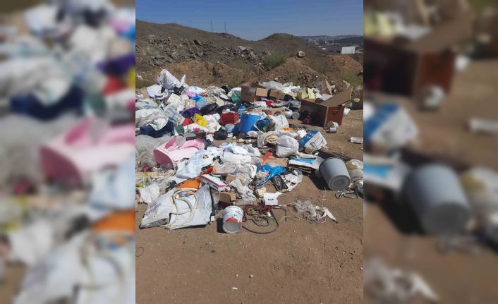 Orhangazi Mahallesi’nde boş arazi çöplüğe döndü