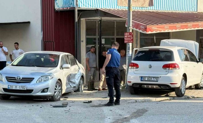 Osmaniye’de iki otomobilin karıştığı kazada 3 kişi yaralandı