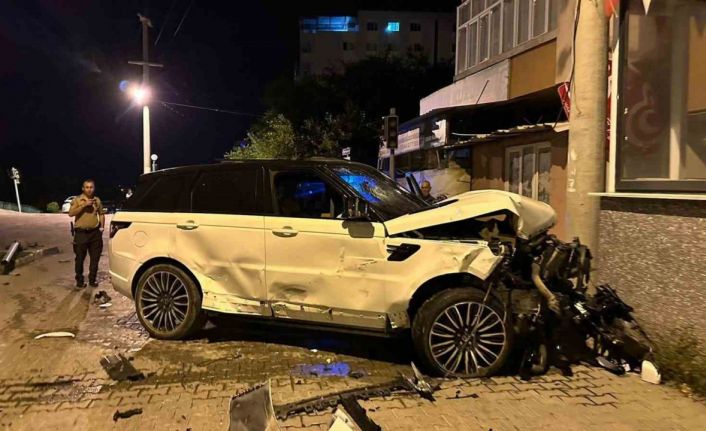 Osmaniye’de lüks ciple kamyonetin karıştığı kazada 4 kişi yaralandı