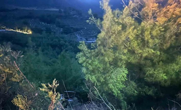 Osmaniye’de otomobil uçuruma yuvarlandı: 3 yaralı